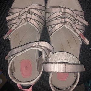 Women’s size 8 TEVA Sandals